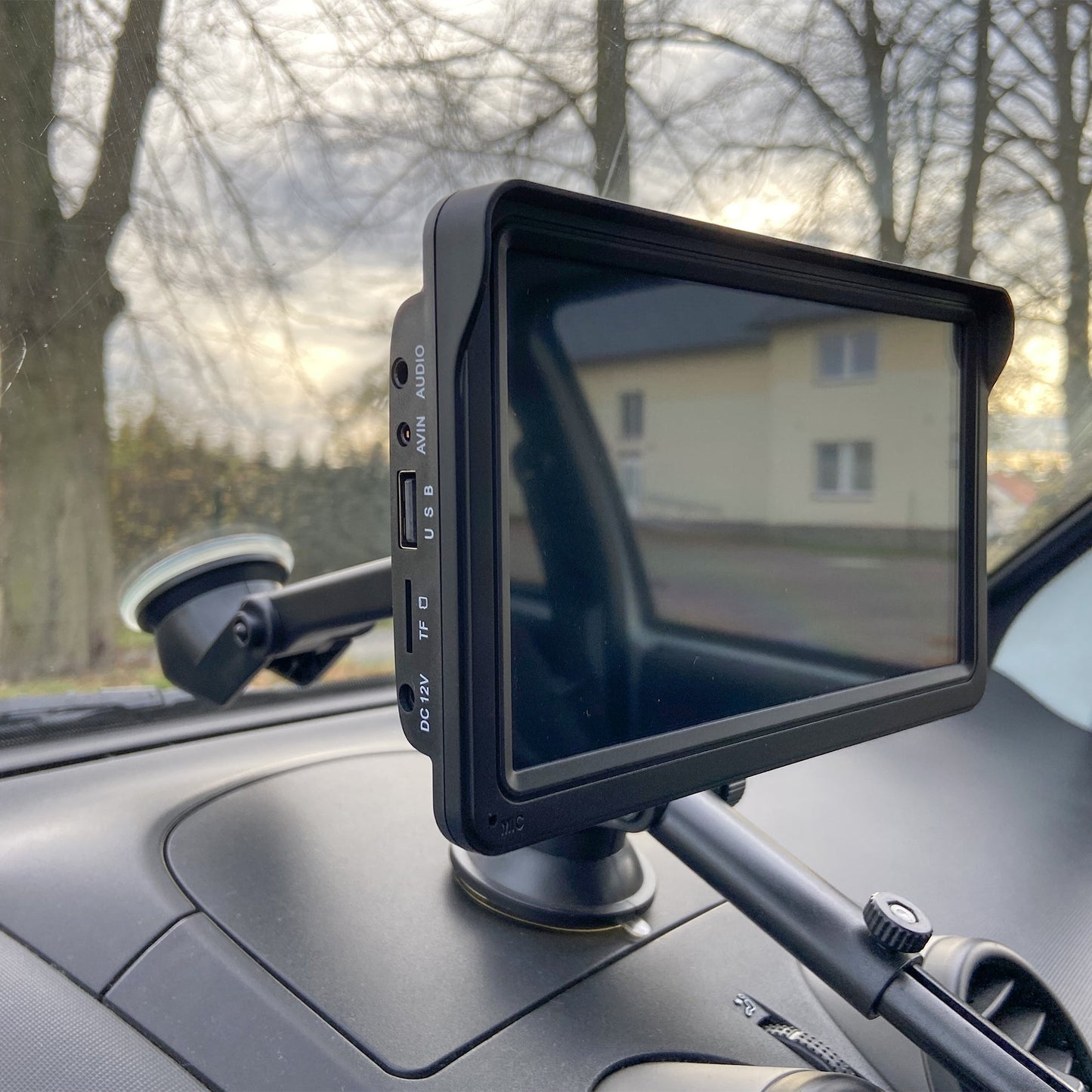 CarPlay Pro™ - Universal 7-Inch Car Play System